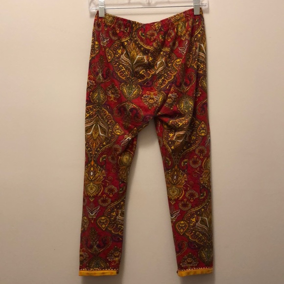 Boho Patterned Capri Length Leggings - Picture 9 of 12